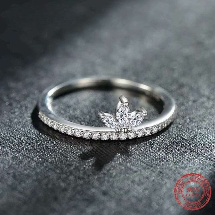 The Simple Crown Zirconia Stud Ring (Hypoallergenic)