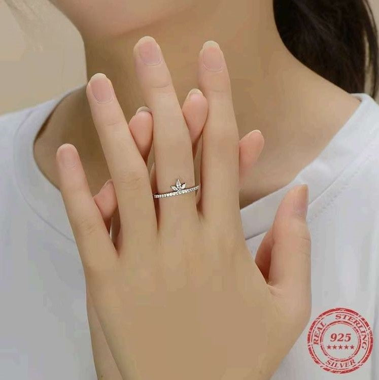 The Simple Crown Zirconia Stud Ring (Hypoallergenic)