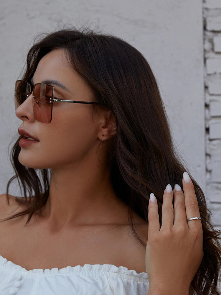 The IceBoyDC Zirconia Simple Twisted Band ( 3 options- Silver, Gold, Rose Gold)