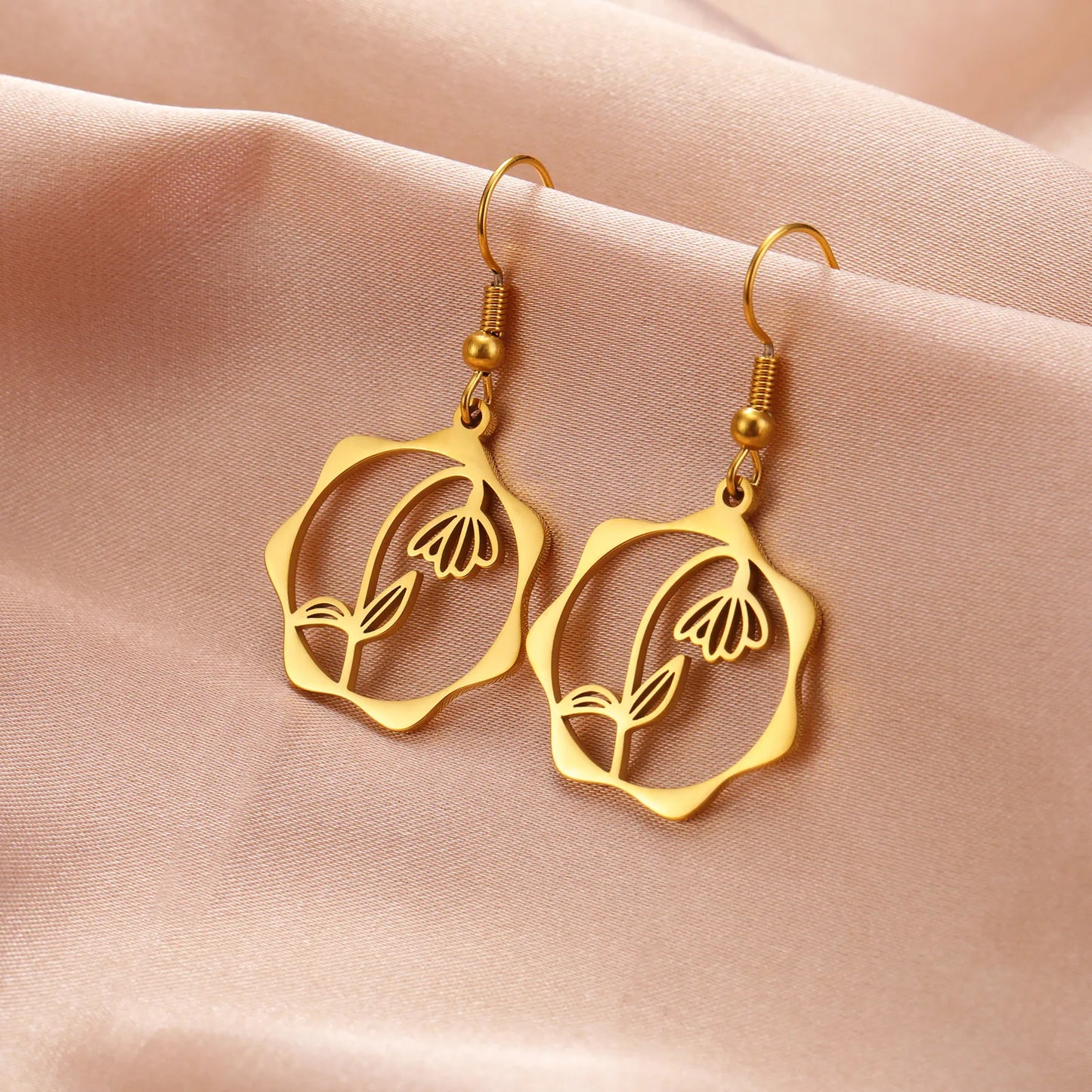 IceBoyDCTarnish-Resistant Birth Flower Dangle Earrings (Gold)