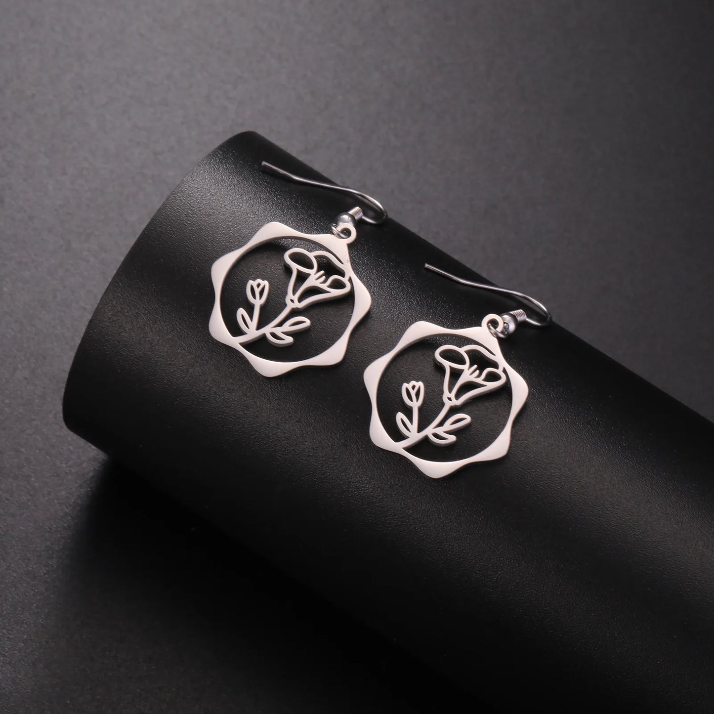 IceBoyDCTarnish-Resistant Birth Flower Dangle Earrings (Gold)