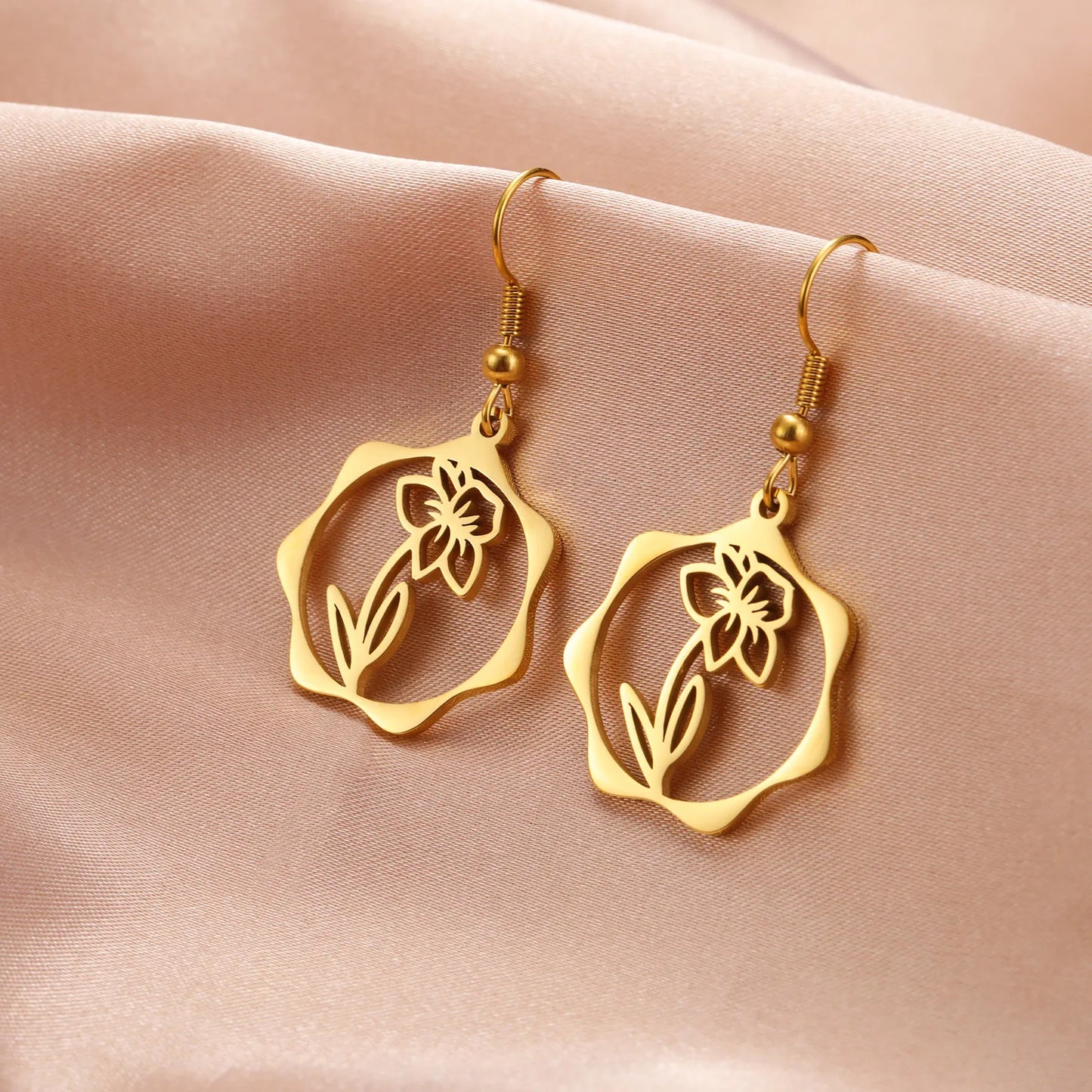 IceBoyDCTarnish-Resistant Birth Flower Dangle Earrings (Gold)