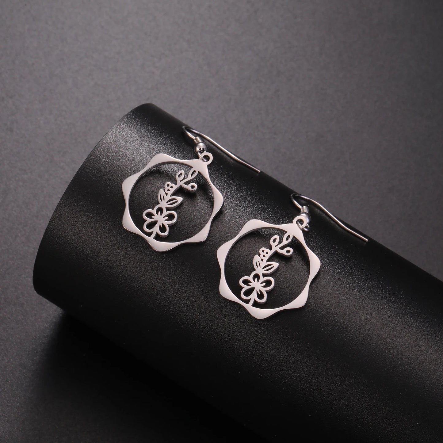 IceBoyDCTarnish-Resistant Birth Flower Dangle Earrings (Gold)