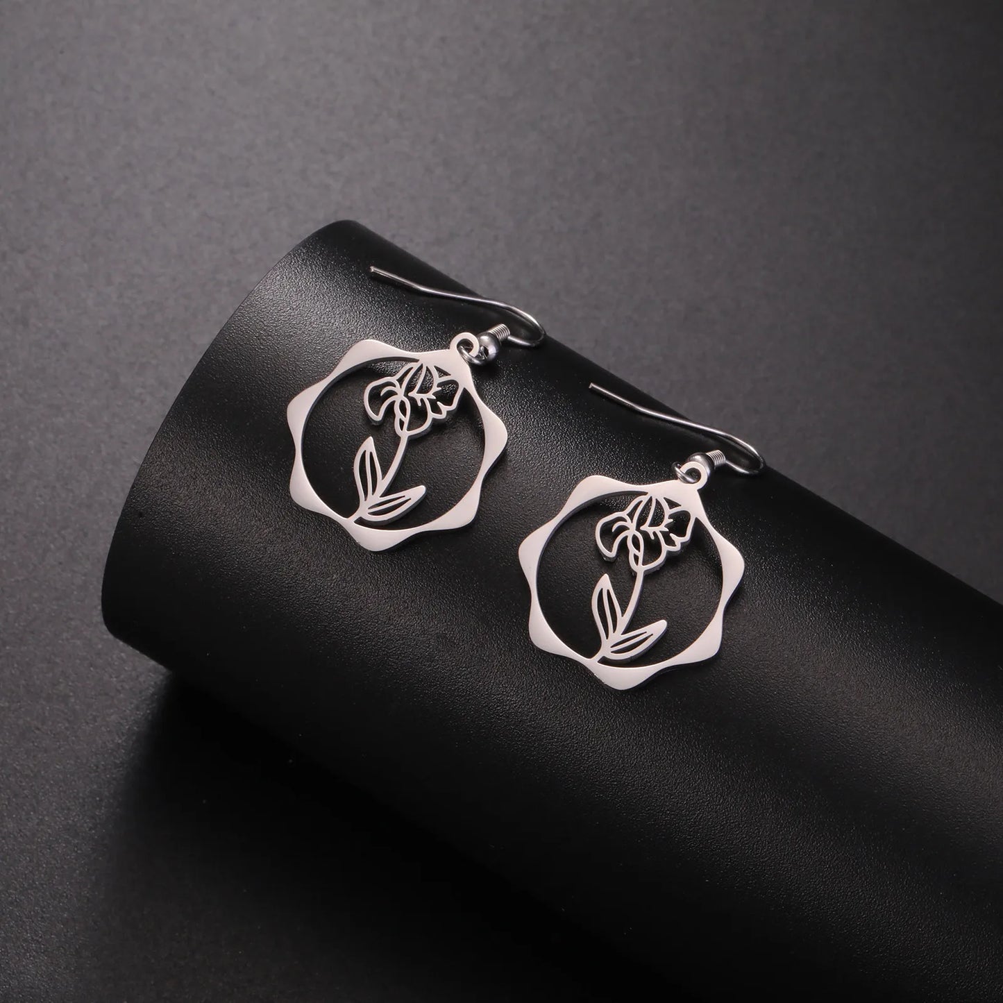 IceBoyDCTarnish-Resistant Birth Flower Dangle Earrings (Gold)