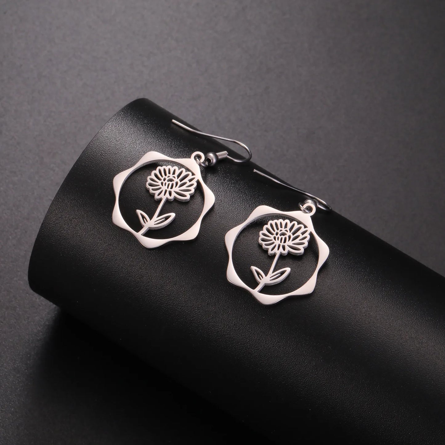 IceBoyDCTarnish-Resistant Birth Flower Dangle Earrings (Gold)