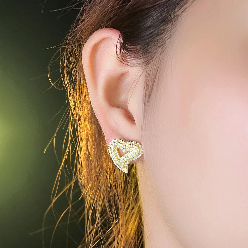 Iced Out Cubic Zirconia Heart Stud Earring for Women Hiphop Hollowed Out 3A Zircon Ear Studs