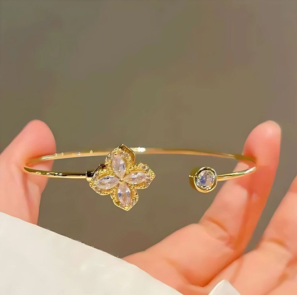 IceBoyDC’s Trendy Four Leaf Clover Swivel Bracelet